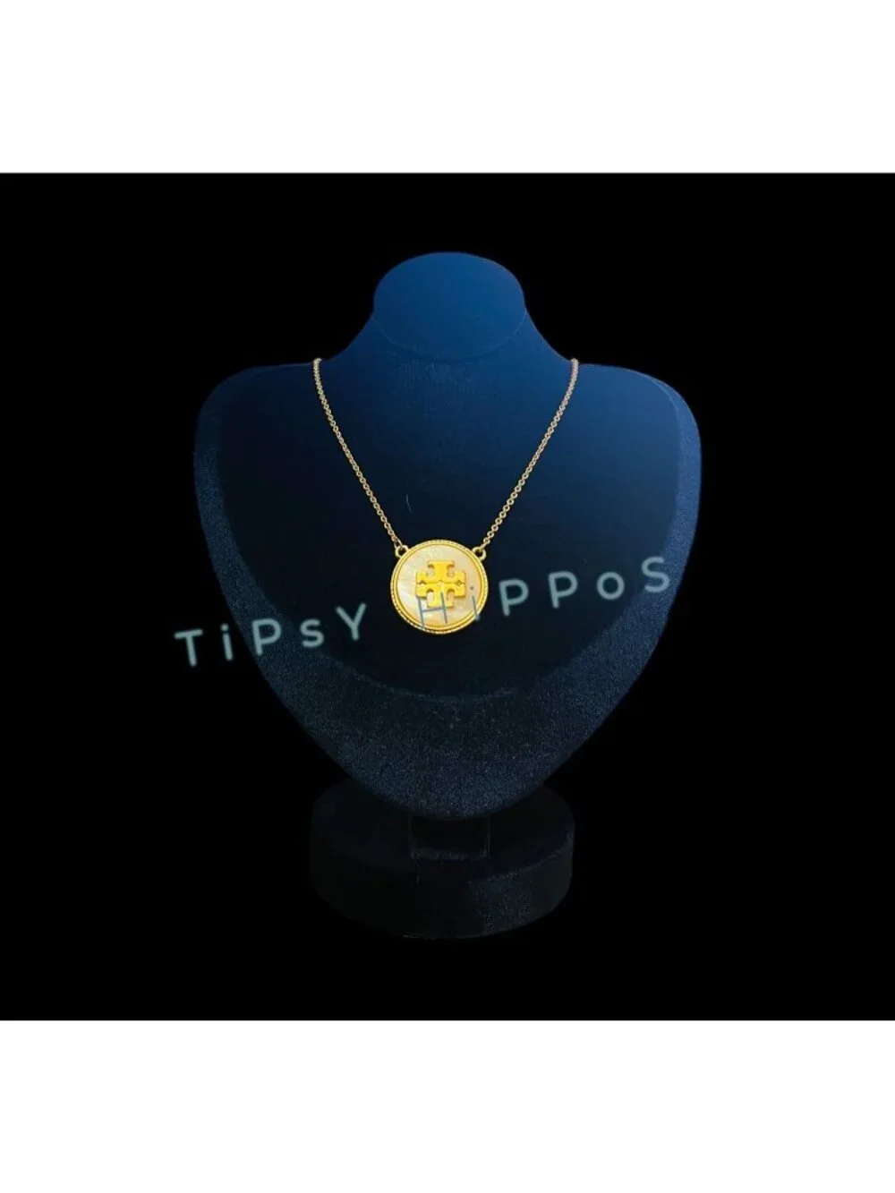 Beautiful Tory Burch Kira Mother of Pearl & Gold Pendant Necklace